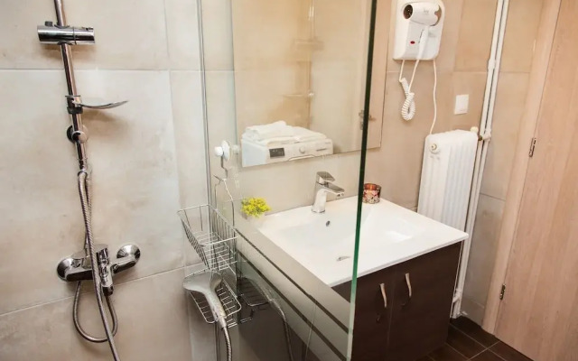 Restfull Fully Renovated Apartment in Thisio