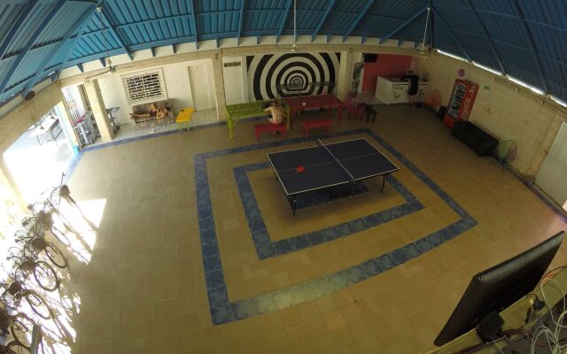 Wonderland Hostel By GB Collection