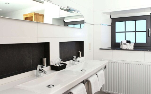 Holiday Home in Epen With Fenced Garden