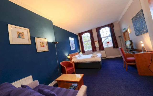 Ideally Located Convenient City Centre Studio Apartment