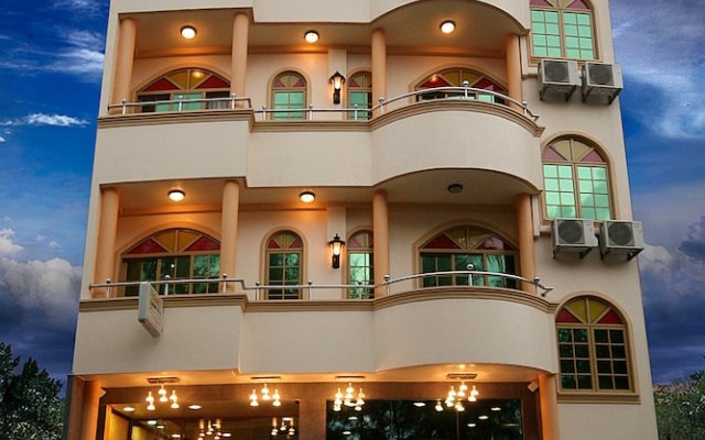 Loona Hotel