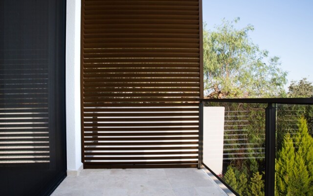 Important Group Villa Prestige