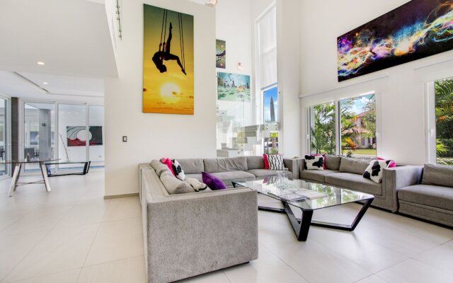 Ultra Modern Villa with Chef & Maid