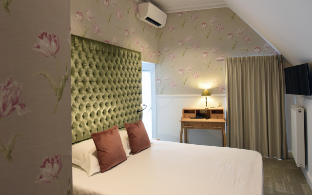 Golden Tree Hotel