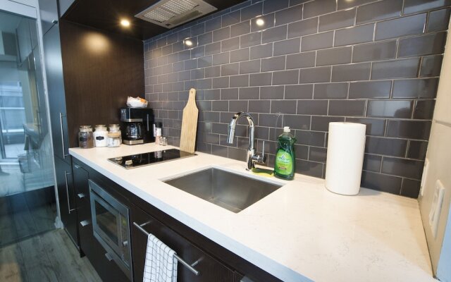 Yorkville Modern 1 Bedroom Suite Toronto