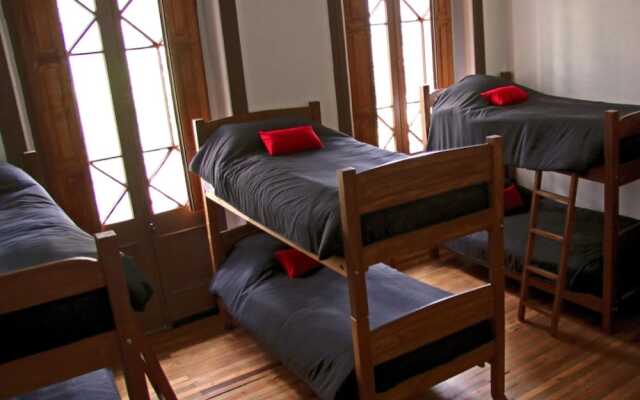 Hostal Irreal - Hostel