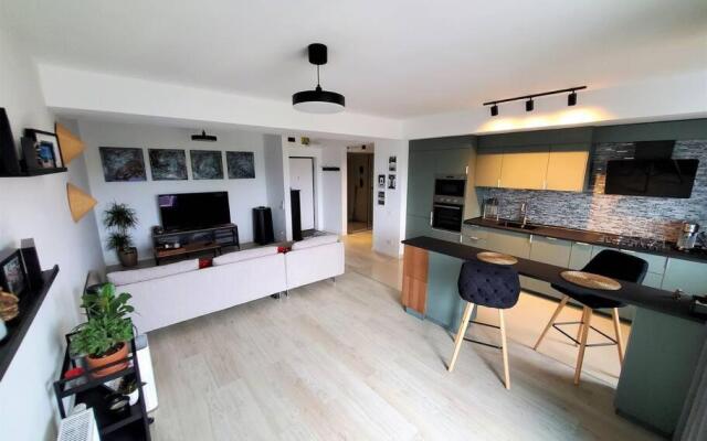Sunny 1BR Apt in Central Pipera