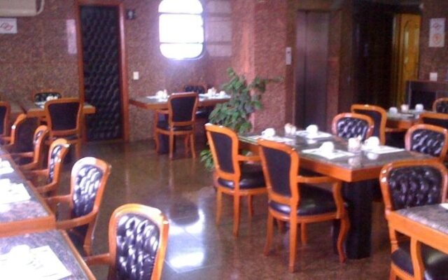 La Guardia Hotel