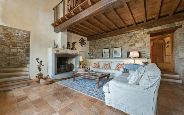 Villa Santella an Amazing Retreat Between Florence and Siena