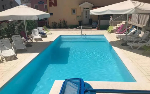Apartments & Rooms Laganini