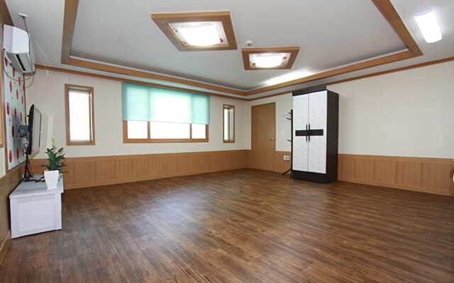 Tongyeong Paradise Pension