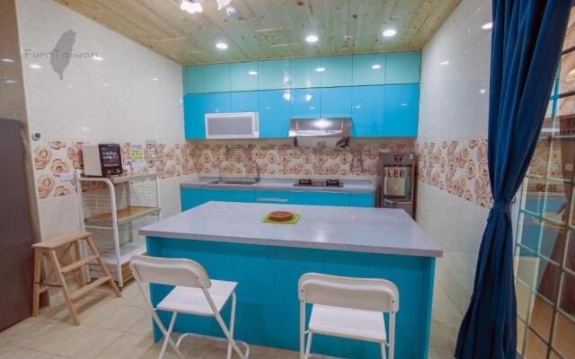 Holby No.8 Elevator Homestay
