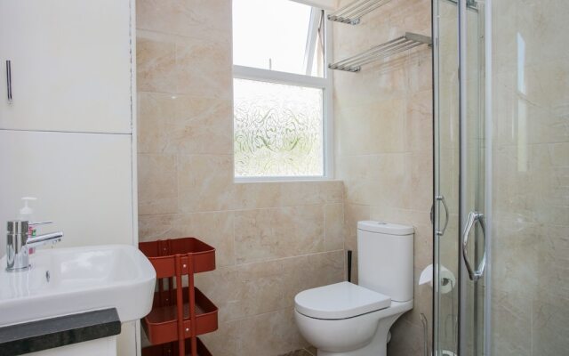 Three Bedroom Apartment in Willesden Green