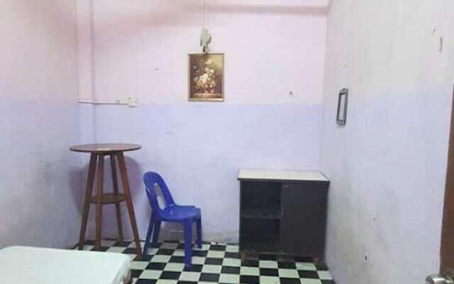 SPOT ON 90836 Penginapan Almera