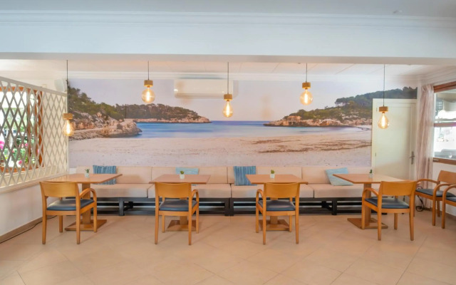 Hotel Playa Mondrago
