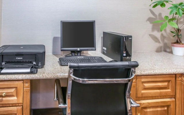 Holiday Inn Express And Suites Napoleon