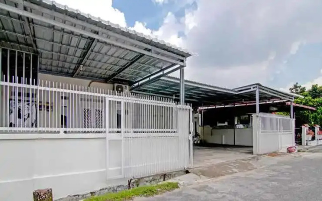 OYO 91093 Guest House 513 Syariah