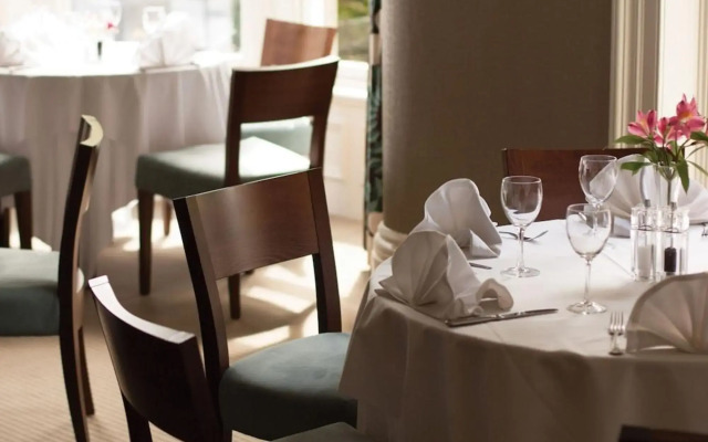 Ascot House Hotel