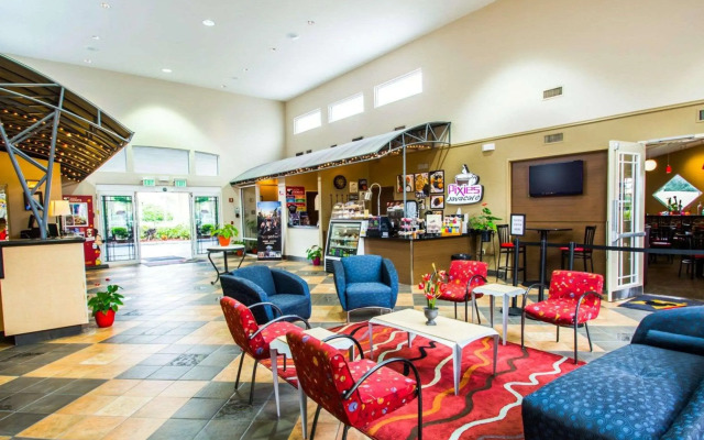 Clarion Suites Maingate