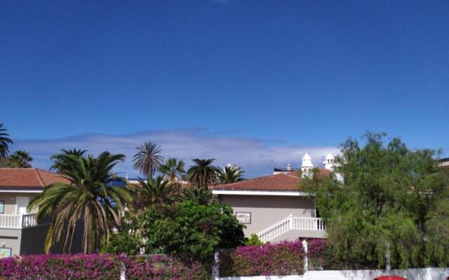 Fantastico 2 - With Large Balcony, Terrace and Garden