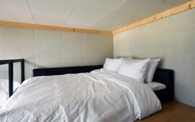 Yeosu Chunghong Pension