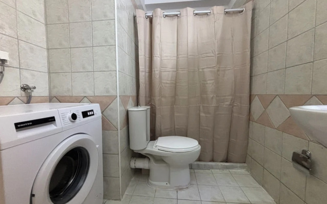 Happy Apartments