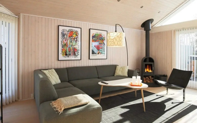8 Person Holiday Home in Dronningmolle