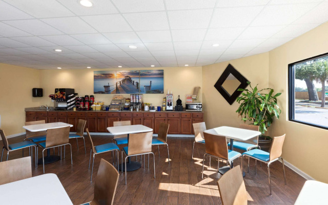 Days Inn by Wyndham Biloxi Beach