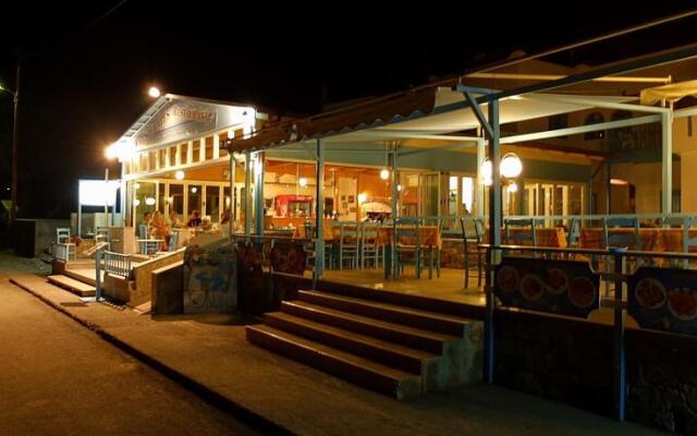 Socrates Apartments & Restaurant