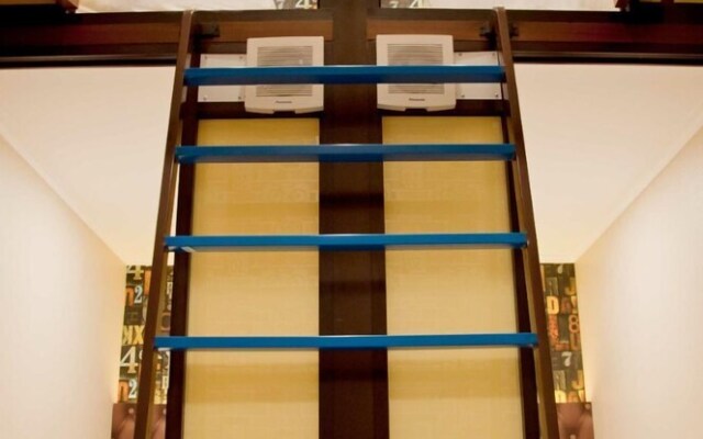 FixOn Capsule Hotel