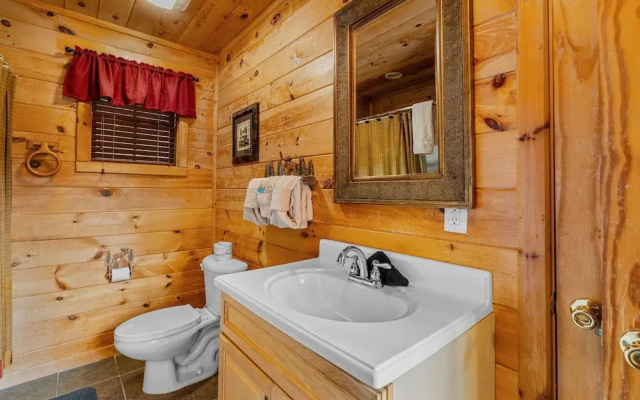 Caught Ya Peek'n 1 Bedroom Cabin by RedAwning