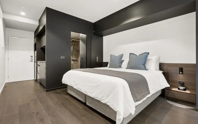 Braddon Studio With Parking & BBQ