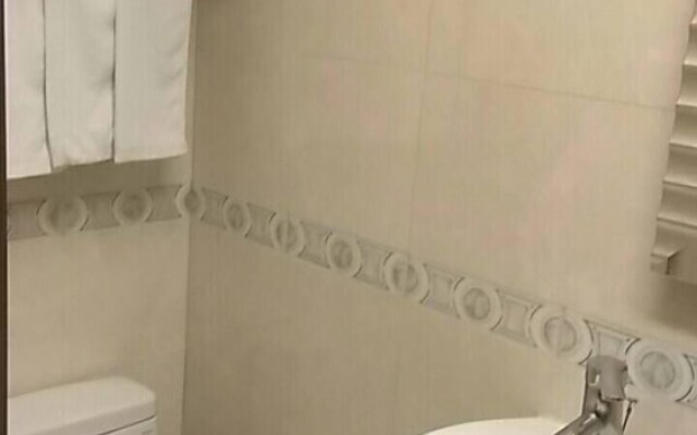 Meets Happy Hotel