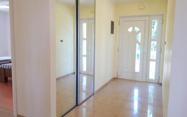 Apartment In Icici With Seaview Terrace Air Condition Wifi