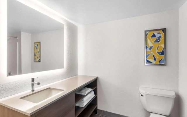 Comfort Suites Austin Airport