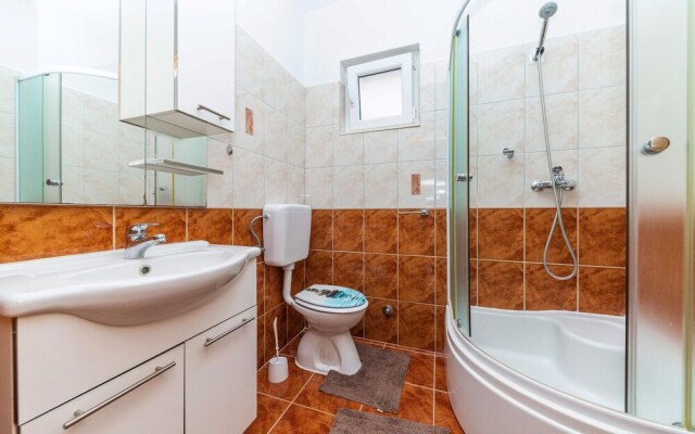 Amazing Home in Kastel Stafilic With 3 Bedrooms and Wifi
