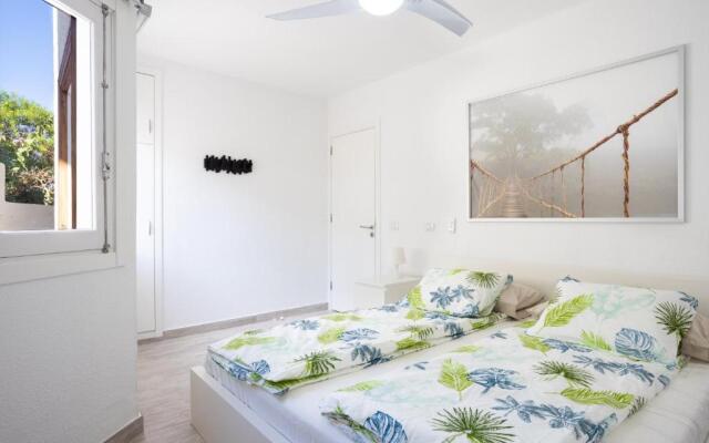 102 GIGANTES Oasis Deluxe by Sunkeyrents