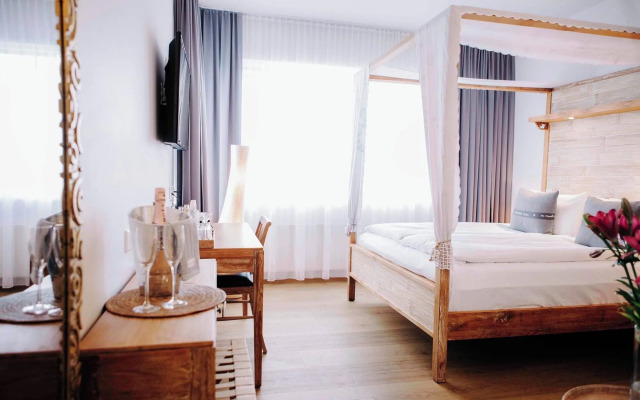 Eyja Guldsmeden Hotel
