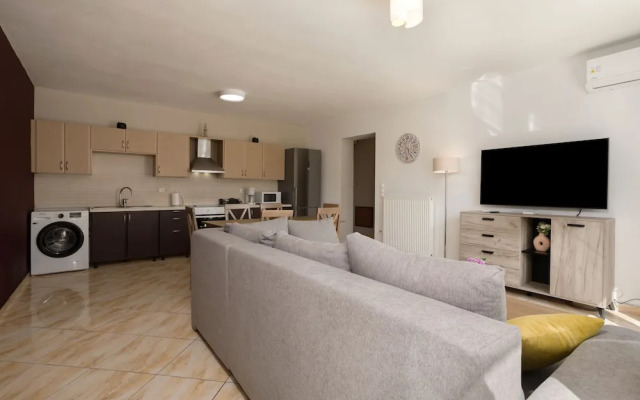 Tumeremos Holiday Apartment for 8 People Private Bbq Area