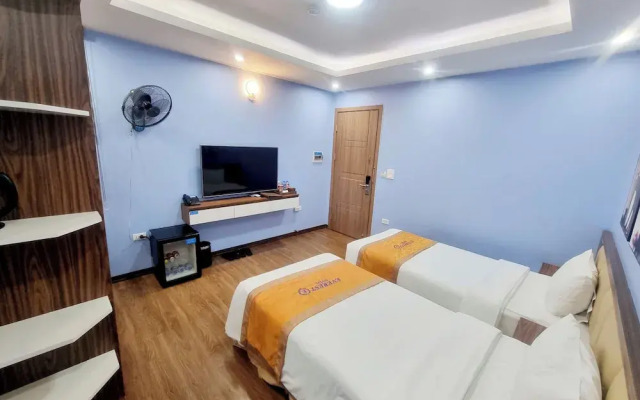 Everest Hotel