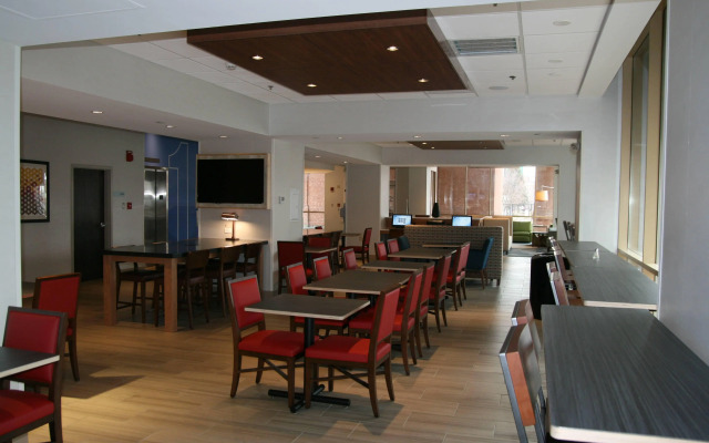 Holiday Inn Express & Suites Buffalo Downtown - Medical CTR by IHG