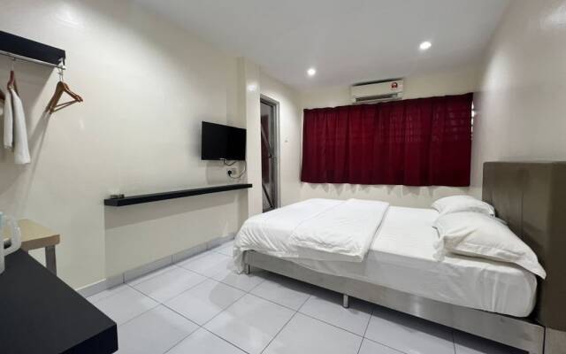 OYO 90994 Hotel Golden Mouse