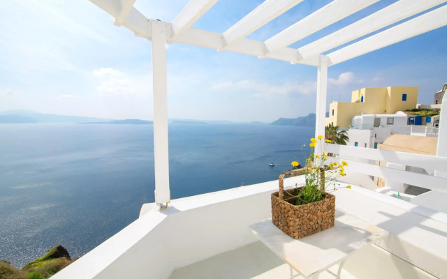 Menias Cave House