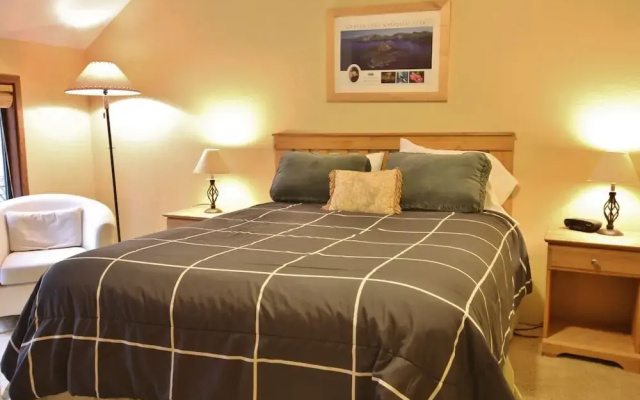 Pet-Friendly 8 Leisure Home features Private Hot Tub and Gas BBQ by RedAwning