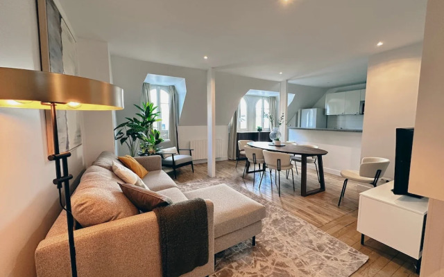 Copernic Line Elegant 3BR Apartment in Paris