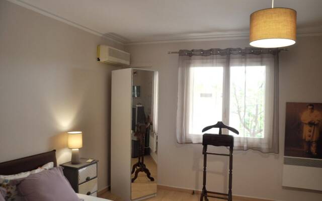 Studio in Glifada, With Furnished Garden and Wifi - 1 km From the Beac