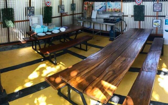 RedDoorz Hostel @ Ragsak Kamp Beach Resort