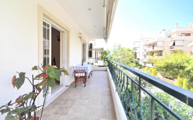 Family Apartment at Glyfada Close to the Beach