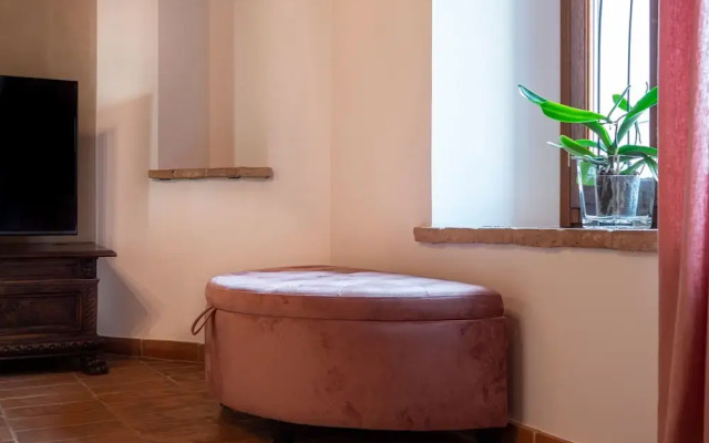 Stunning Apartment in Mombaroccio Near Metauro River