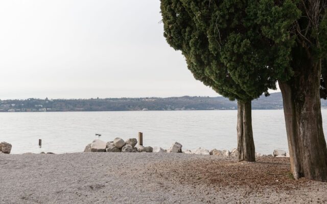 Snug Holiday Home in Salò With Balcony